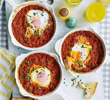 https://www.pontalo.net - Roasted pepper baked eggs