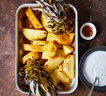 https://www.pontalo.net - Roast whole pineapple with black pepper & rum