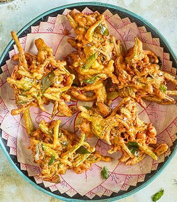 https://www.pontalo.net - Runner bean & curry leaf bhajis with coconut chutney