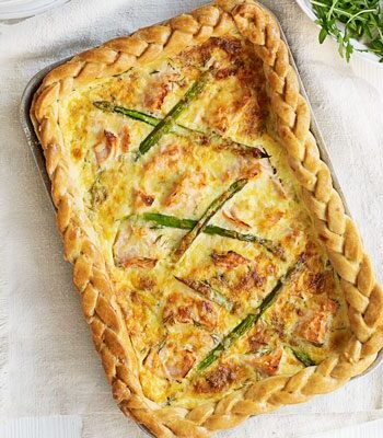 https://www.pontalo.net - Salmon & asparagus quiche