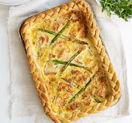 https://www.pontalo.net - Salmon & asparagus quiche