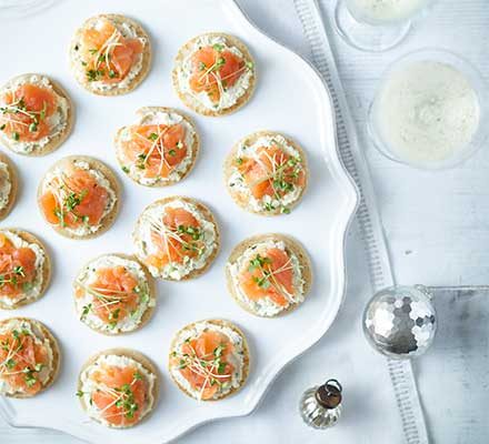 https://www.pontalo.net - Smoked salmon blinis