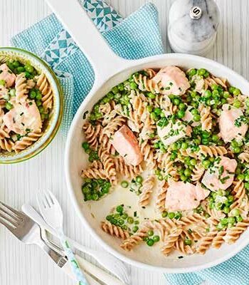 https://www.pontalo.net - Pasta with salmon & peas