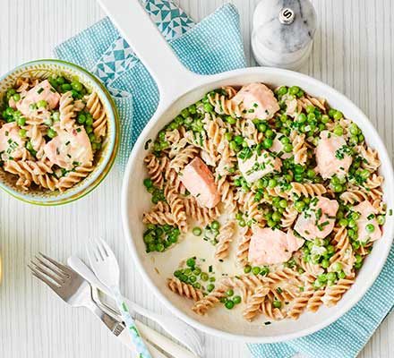 https://www.pontalo.net - Pasta with salmon & peas