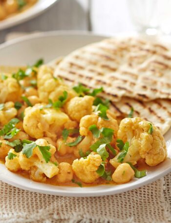 https://www.pontalo.net - Satay cauliflower & chickpea curry with storecupboard flatbreads