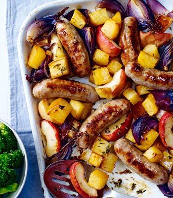 https://www.pontalo.net - Sausage & maple swede traybake