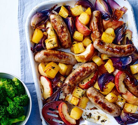 https://www.pontalo.net - Sausage & maple swede traybake