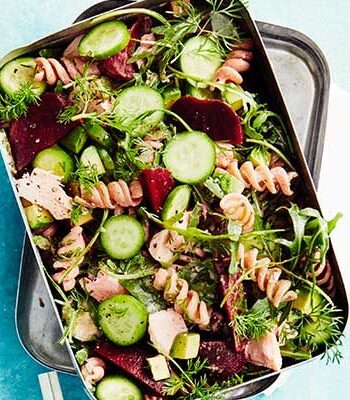 https://www.pontalo.net - Scandi beetroot & salmon pasta