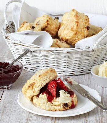 https://www.pontalo.net - Buttermilk & sultana scones