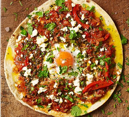 https://www.pontalo.net - Shakshuka flatbread bake