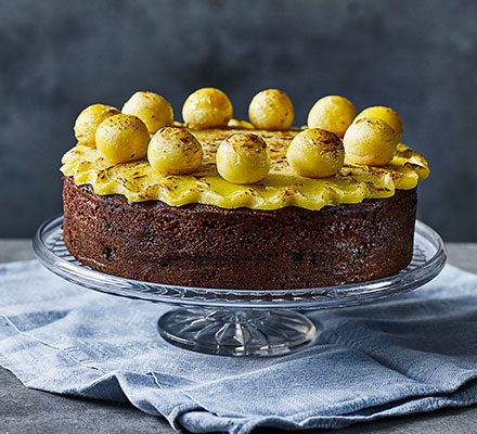 https://www.pontalo.net - Easter simnel cake