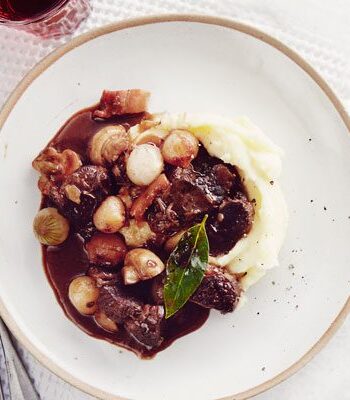 https://www.pontalo.net - Slow cooker beef bourguignon