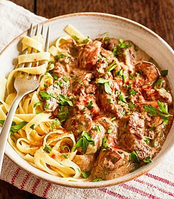 https://www.pontalo.net - Slow cooker beef stroganoff