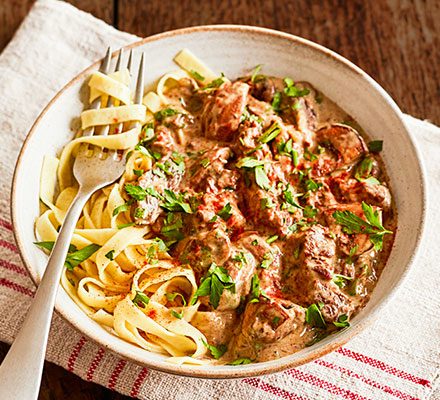 https://www.pontalo.net - Slow cooker beef stroganoff