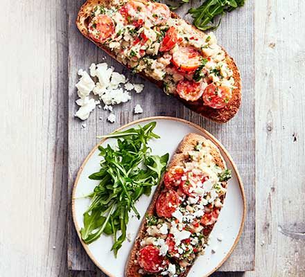 https://www.pontalo.net - Smashed cannellini bean tartine