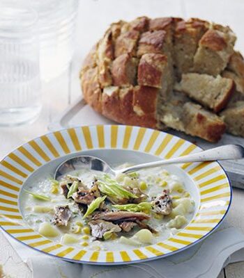 https://www.pontalo.net - Smoked mackerel chowder with hedgehog garlic bread