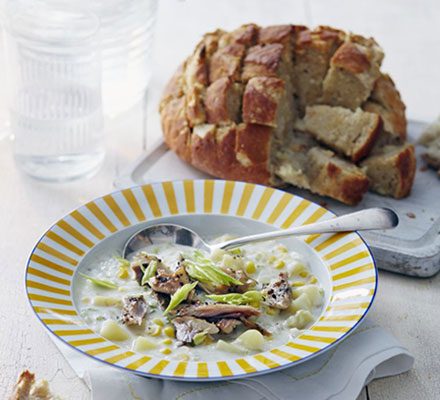 https://www.pontalo.net - Smoked mackerel chowder with hedgehog garlic bread