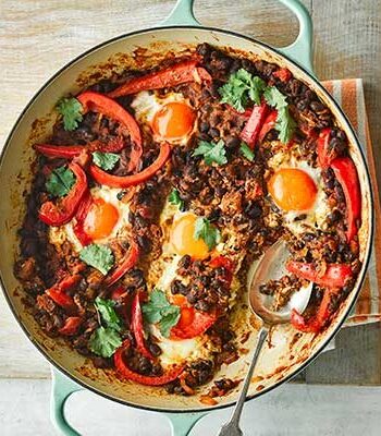 https://www.pontalo.net - Smoky beans & baked eggs