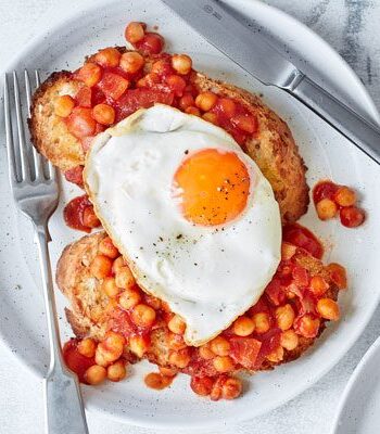 https://www.pontalo.net - Smoky chickpeas on toast