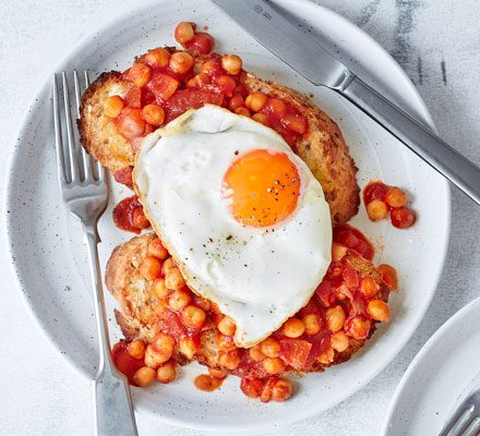 https://www.pontalo.net - Smoky chickpeas on toast