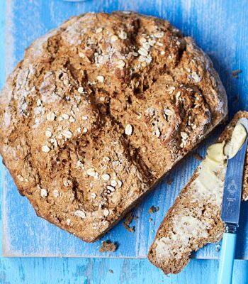 https://www.pontalo.net - Rustic oat & treacle soda bread