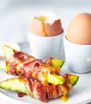 https://www.pontalo.net - Soft-boiled eggs with pancetta avocado soldiers