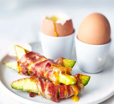 https://www.pontalo.net - Soft-boiled eggs with pancetta avocado soldiers