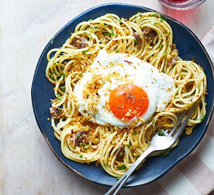 https://www.pontalo.net - Spaghetti with smoked anchovies