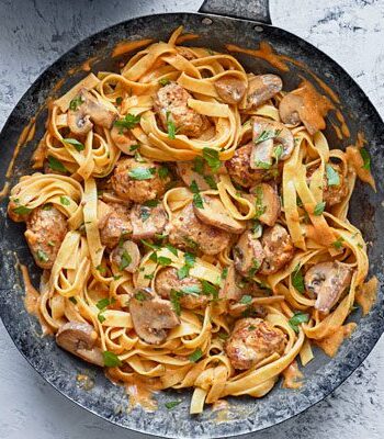 https://www.pontalo.net - Speedy sausage stroganoff tagliatelle