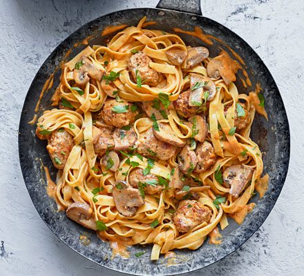 https://www.pontalo.net - Speedy sausage stroganoff tagliatelle