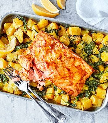 https://www.pontalo.net - Spiced salmon with traybaked sag aloo