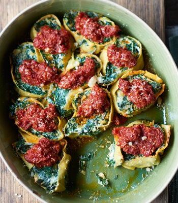 https://www.pontalo.net - Spinach & ricotta rotolo