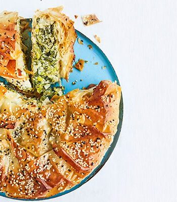 https://www.pontalo.net - Spring greens spanakopita