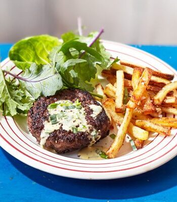 https://www.pontalo.net - Steak haché with pommes frites & cheat’s béarnaise sauce