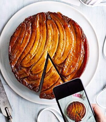 https://www.pontalo.net - Sticky upside-down banana cake