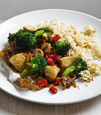 https://www.pontalo.net - Stir-fried chicken with broccoli & brown rice