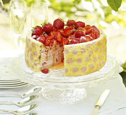 https://www.pontalo.net - Polka-dot strawberry cake