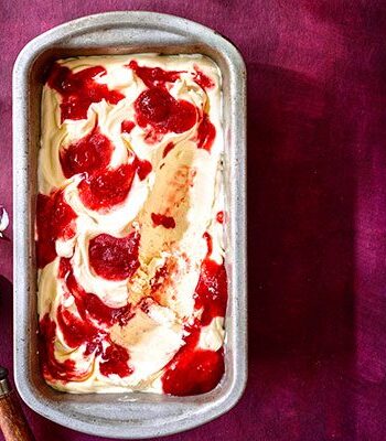 https://www.pontalo.net - Strawberry jam ripple ice cream