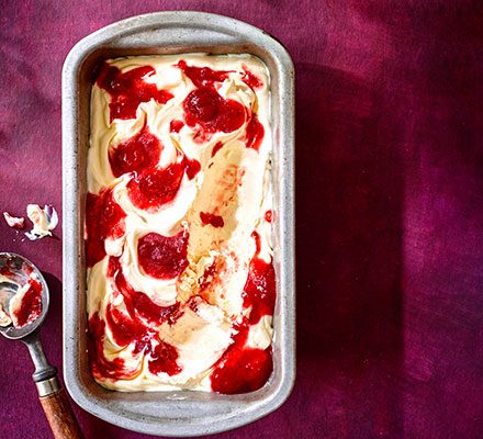 https://www.pontalo.net - Strawberry jam ripple ice cream