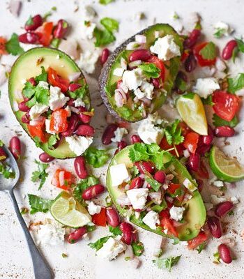 https://www.pontalo.net - Stuffed avocado with spicy beans & feta