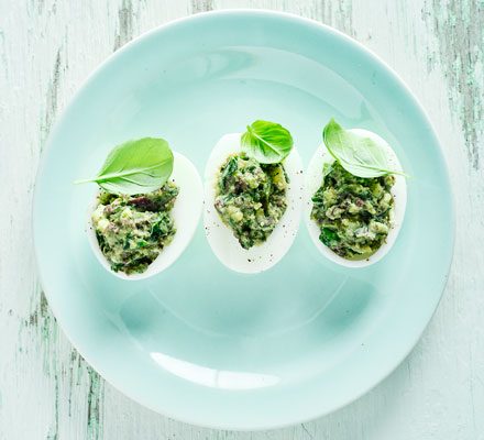 https://www.pontalo.net - Basil & olive eggs