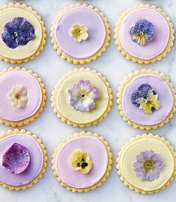 https://www.pontalo.net - Sugared flower shortbreads