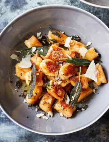 https://www.pontalo.net - Swede gnocchi with crispy sage