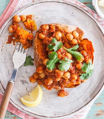 https://www.pontalo.net - Vegan chickpea curry jacket potatoes