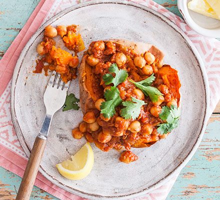 https://www.pontalo.net - Vegan chickpea curry jacket potatoes