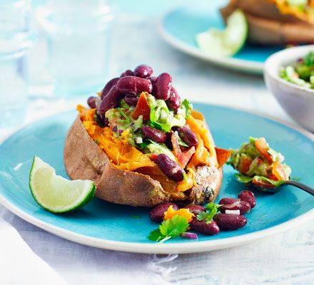 https://www.pontalo.net - Sweet potato jackets with guacamole & kidney beans