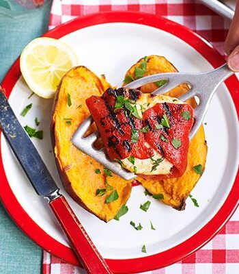 https://www.pontalo.net - Sweet potatoes with red pepper & halloumi