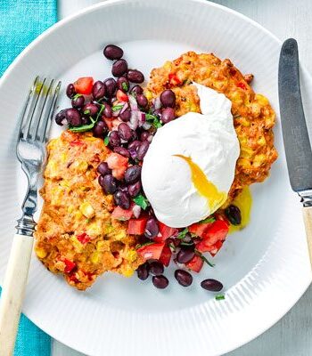 https://www.pontalo.net - Sweetcorn fritters with eggs & black bean salsa