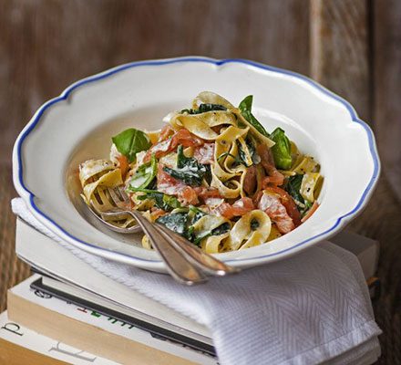 https://www.pontalo.net - Lemony smoked salmon & spinach tagliatelle