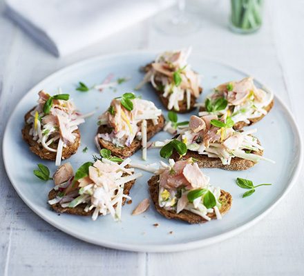 https://www.pontalo.net - Smoked trout & radish remoulade tartines